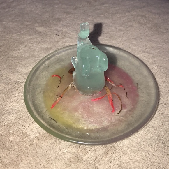 Epoxy resin elephant ๐ ring holder multi colored with love heart and petals โจ - Picture 5 of 8